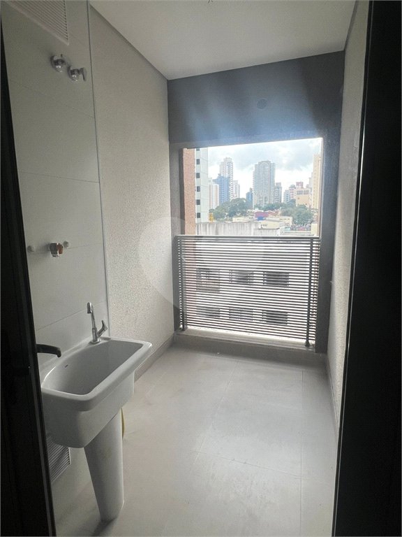 Charme, conforto e vista livre na Vila Clementino – 98 m² com pé-direito duplo!