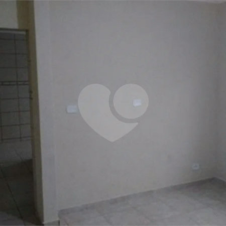 4 casas independentes em terreno de 245m² , à venda no Jardim Soares em Guainazes.