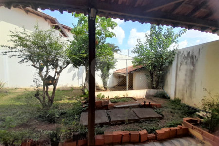 Sobrado à Venda no Parque Fehr – 3 Dormitórios e Área Gourmet em Rua Tranquila