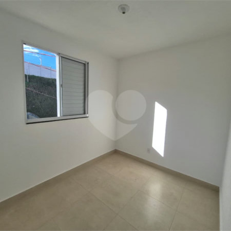 Indaiatuba - Sp - Vila Vic Florença - R$ 290.000,00 - Apartamento de 48m²,, no andar de cima, dois quartos, um banheiro, cozinha e sala, uma vaga de garagem. Condomínio fechado. Apartamento está do jeito que foi entregue . Area de lazer no condominio - Área do condomínio: Churrasqueira