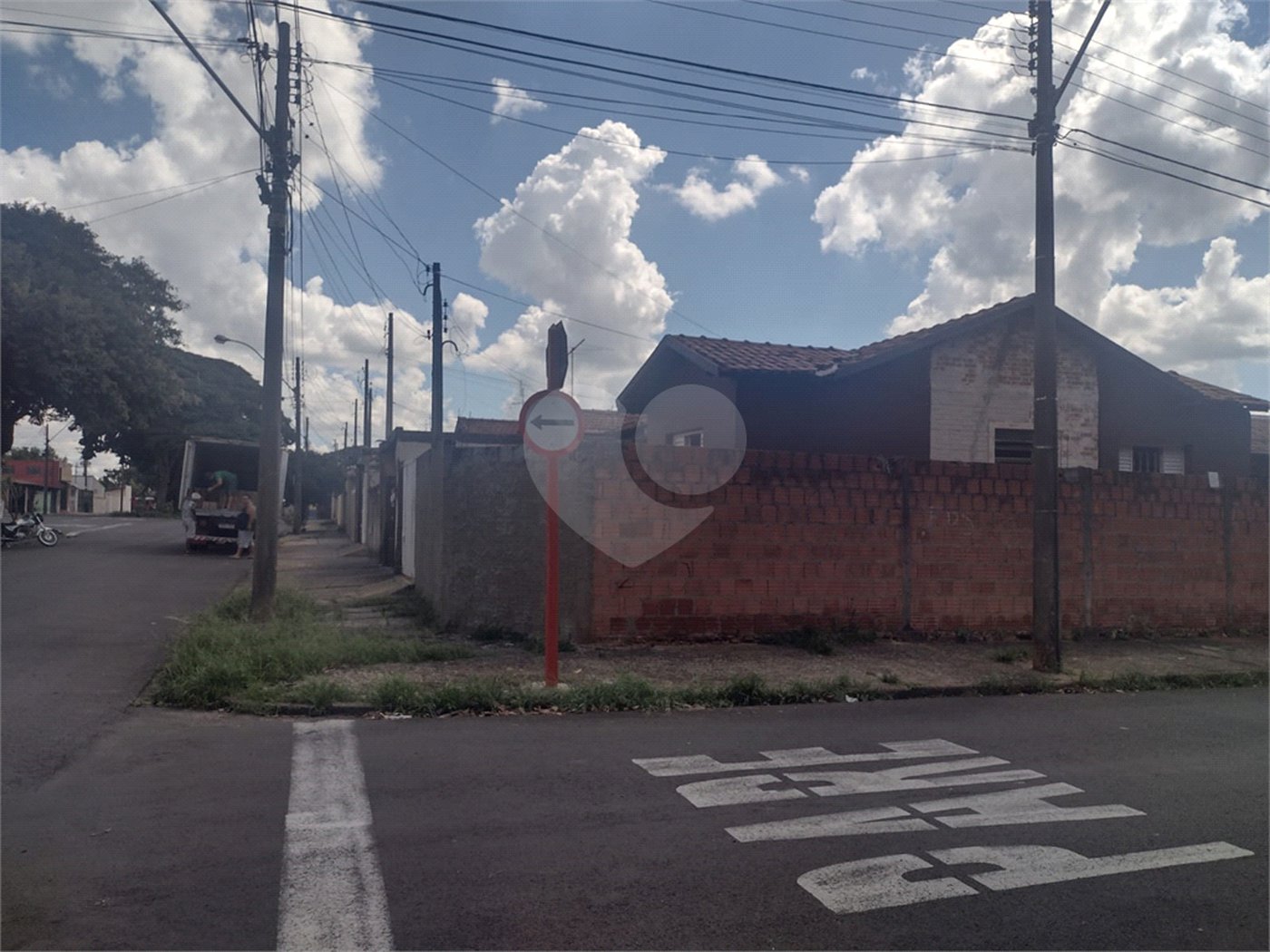 Vende-se terreno com 2 casas no Vila Boa Vista I
