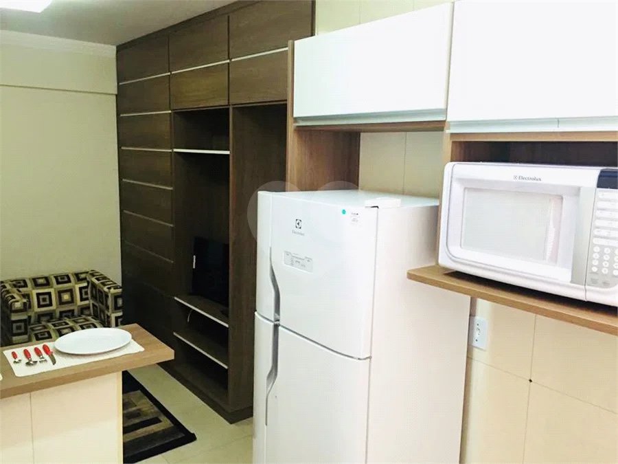 VENDE-SE STUDIO MOBILIADO CENTRO DE SÃO CARLOS.
