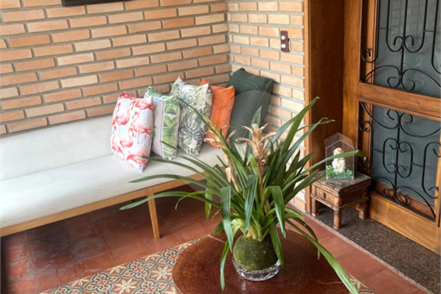 Sobrado Espaçoso e Decorado nas Palmas do Tremembé – 316m², Suíte com Varanda e 3 Vagas