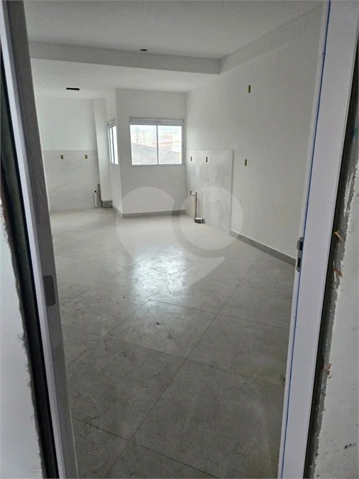 Apartamento com 48m², distribuídos em 2 dormitórios, sala, cozinha e 1 banheiro.