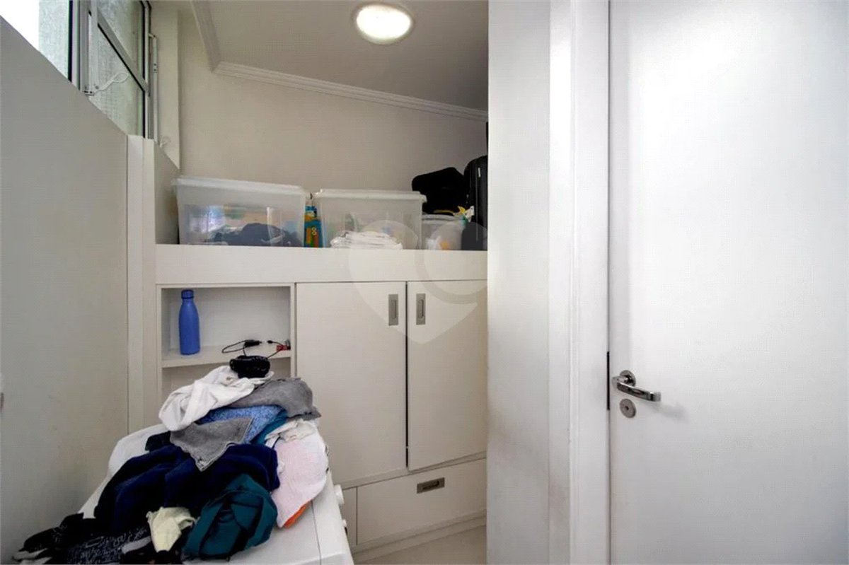Cobertura Itaim 260 m2 , 3 suítes e 2 vagas de garagem