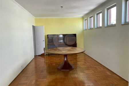 Apartamento à Venda | 327 m² | 4 dormitórios (1 suíte) | 2 vagas na Mooca!