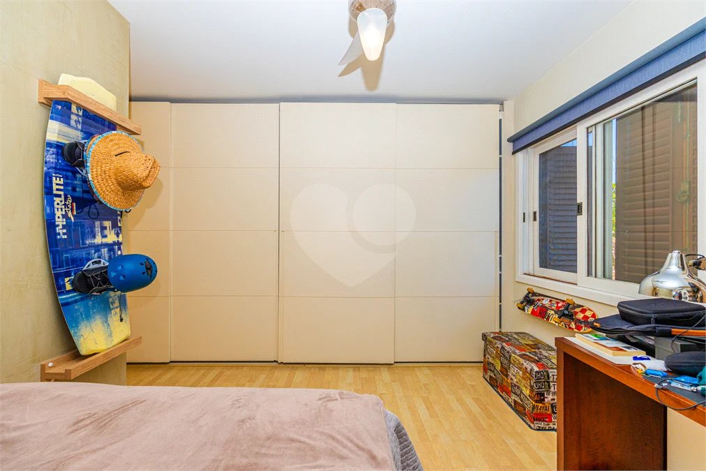 Casa à venda com 4 quartos, sendo 3 suítes, em Interlagos, São Paulo, SP