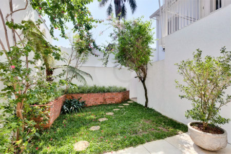 Casa de Vila à venda com 4 quartos, sendo 2 suítes, em Alto da Boa Vista, São Paulo, SP