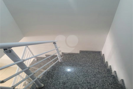 Indaiatuba - Sobrado para venda e Locação - Jardim Nely em Indaiatuba - R$ 425.000,00 - aceita parte em permuta - Bairro tranquilo com fácil acesso a rodovias, Shopping Polo Parque Mall - Assai, Polo shopping - Com duas suítes sendo uma com sacada, , lavabo. área de serviço , 2 vagas, portão ele