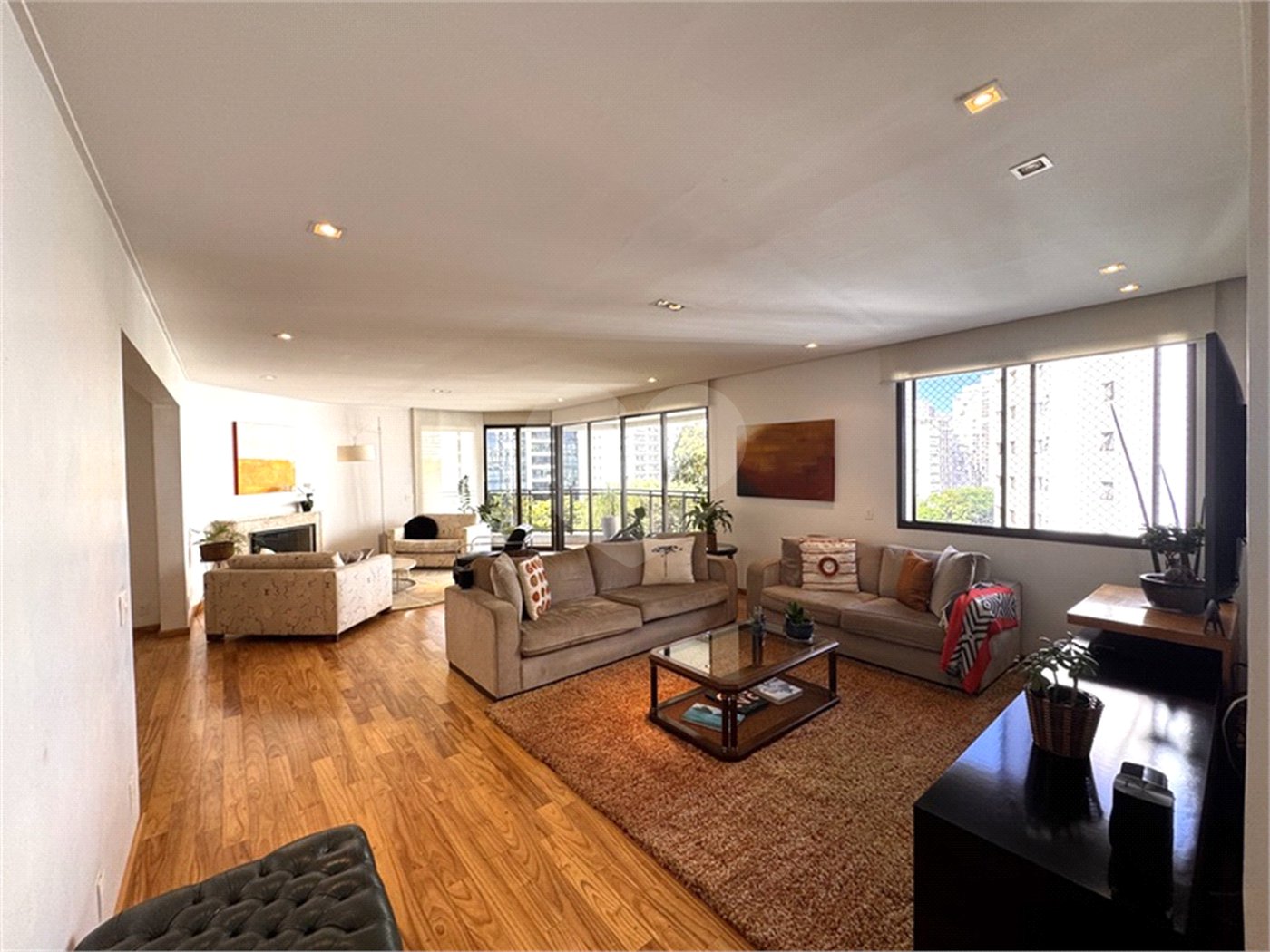 Higienópolis: Apartamento de 350 m2, 4 suítes, 5 vagas.
