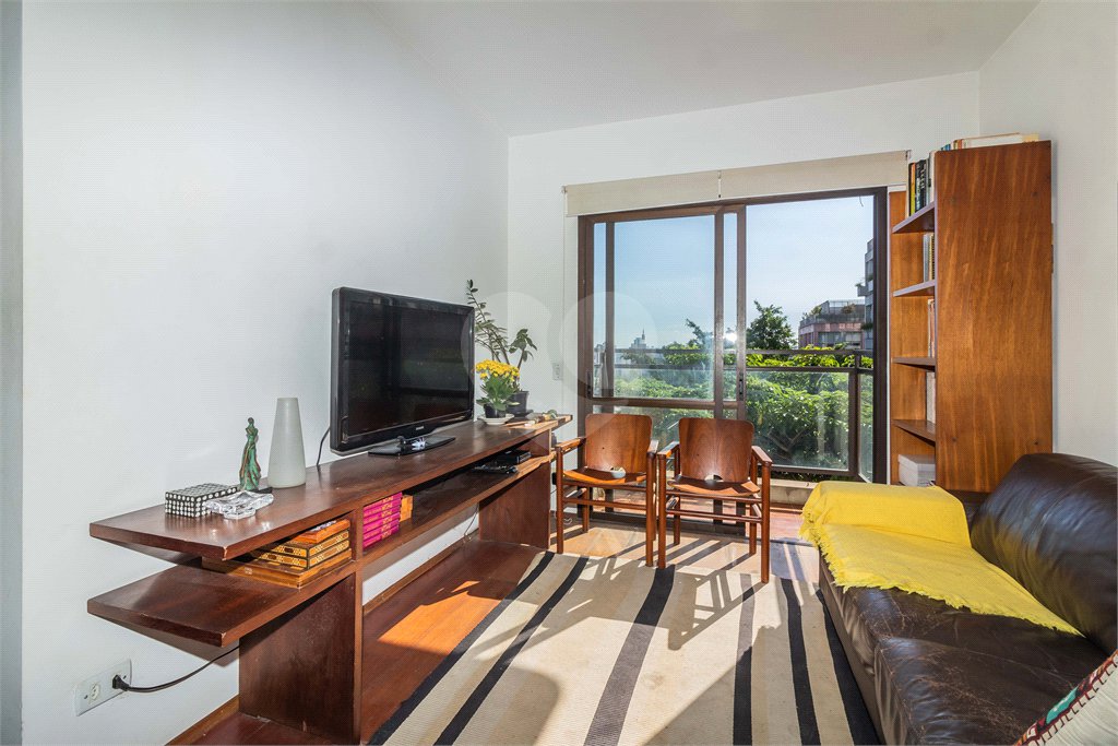 Apartamento para venda com 75 m, dois dormitórios, uma vaga na Vila Madalena!