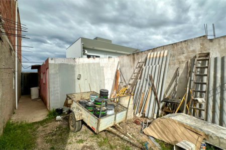 Sobrado a venda com 3 dormitorios sendo 1 suite com closet e varanda no bairro Arcoville