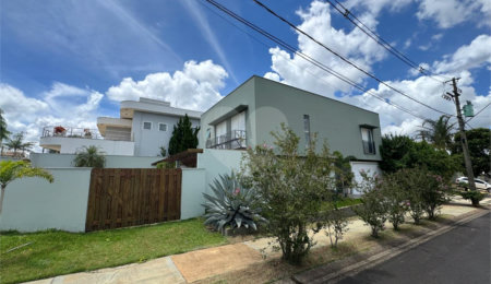 Casa à venda com 3 suítes no condomínio Damha II, São Carlos - SP