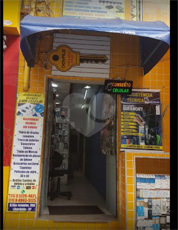 Casa comercial na Liberdade.