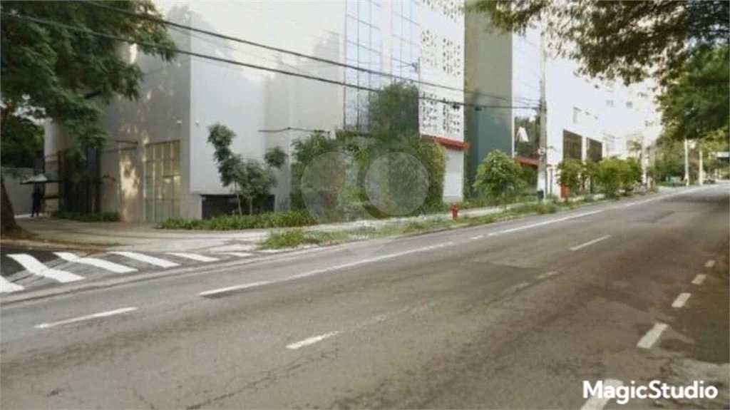 Loja com 52 m² , a 250 metros da estação Butantã , linha amarela do metrô.
