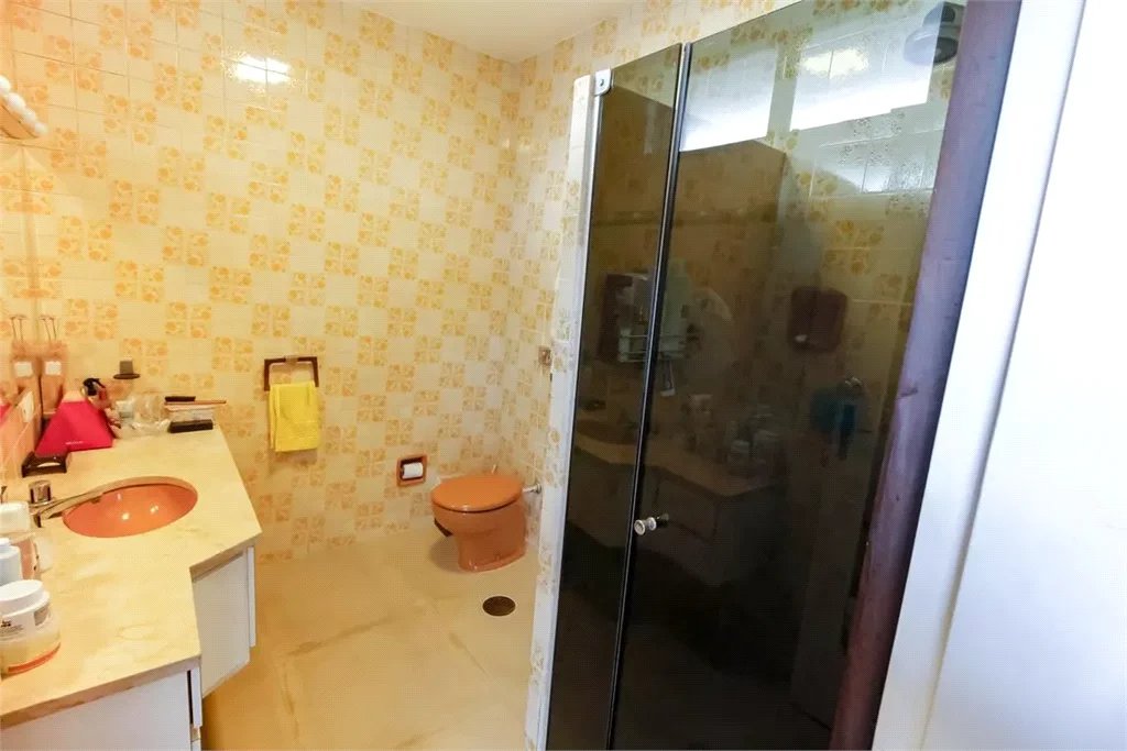 Sobrado à venda com 4 quartos, sendo 3 suítes, em Vila Sônia, São Paulo, SP