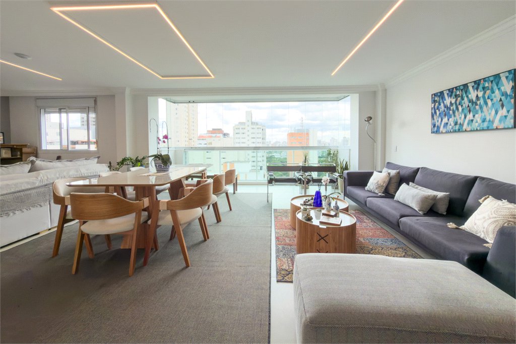 Apartamento com 205 metros no Campo Belo