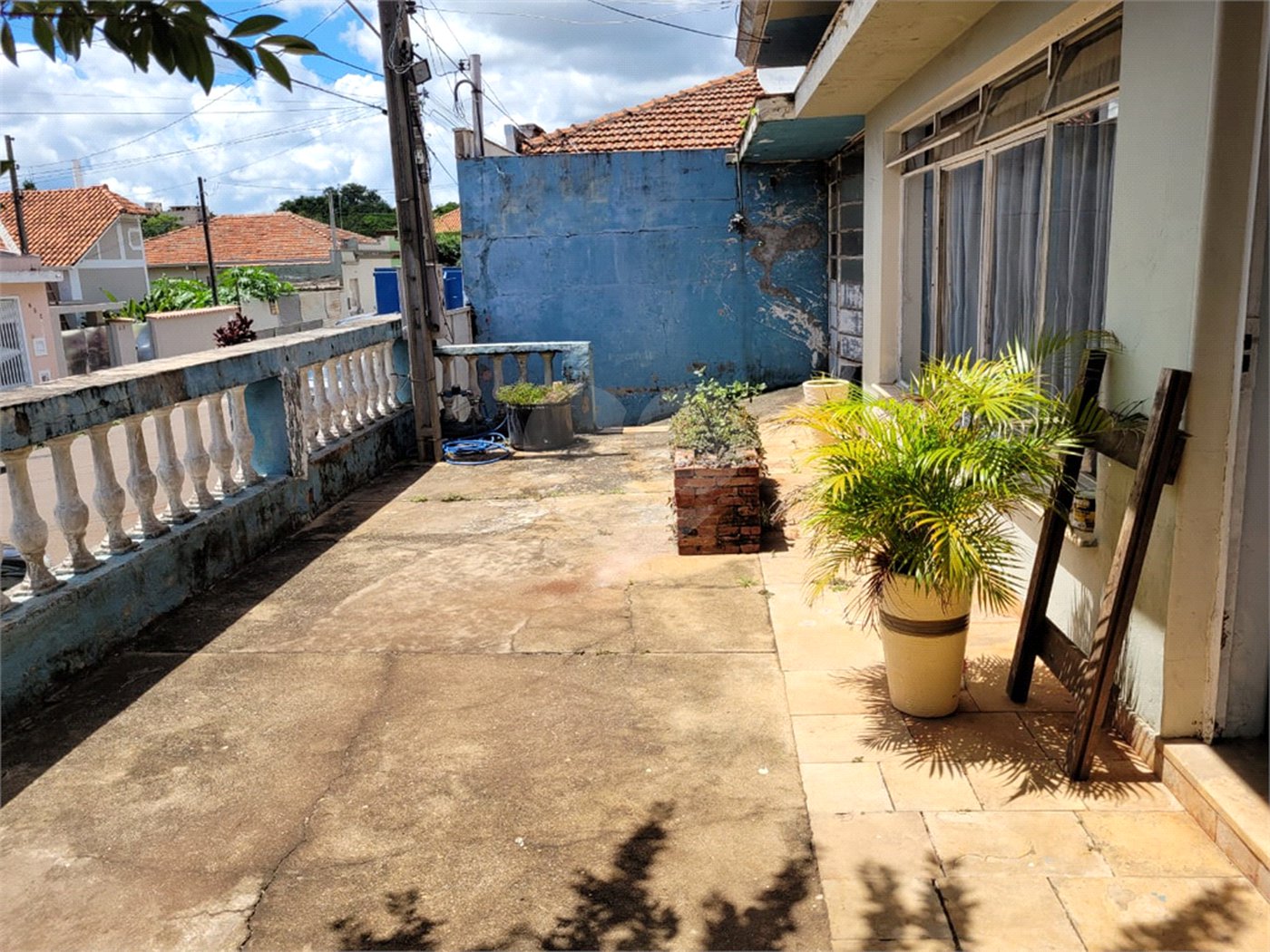 Casa Térrea com 3 dormitórios.