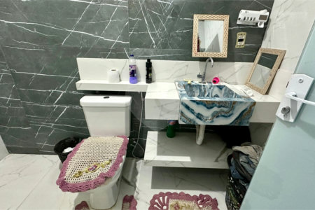 Sobrado a venda com 3 dormitorios sendo 1 suite com closet e varanda no bairro Arcoville