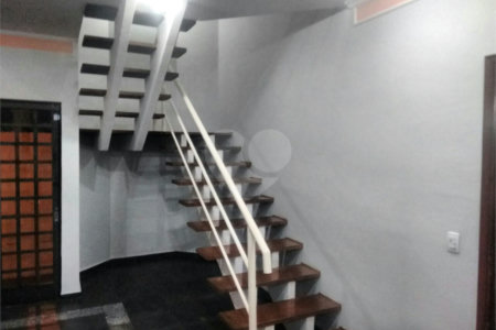 Sobrado a venda.
