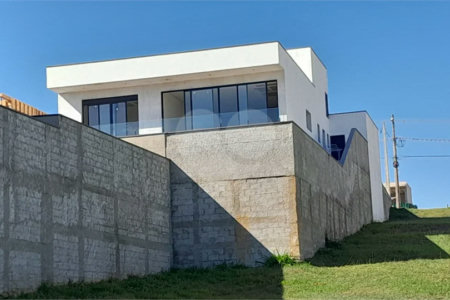 Casa a Venda no Condomínio Reserva Santa Isabel em Louveira/SP