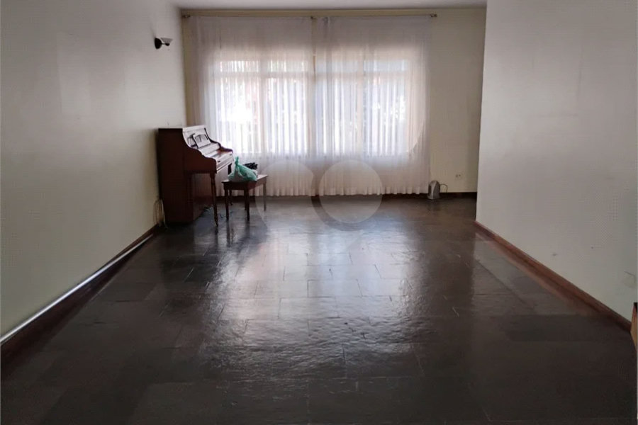 Vende-se ou Aluga-se Casa com 400 m2 na Vila Mascote