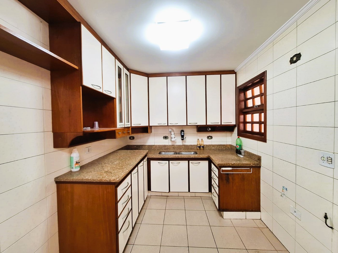 Casa à venda com 4 suítes, sendo 1 suíte externa, no Jardim Bonfiglioli, São Paulo - SP