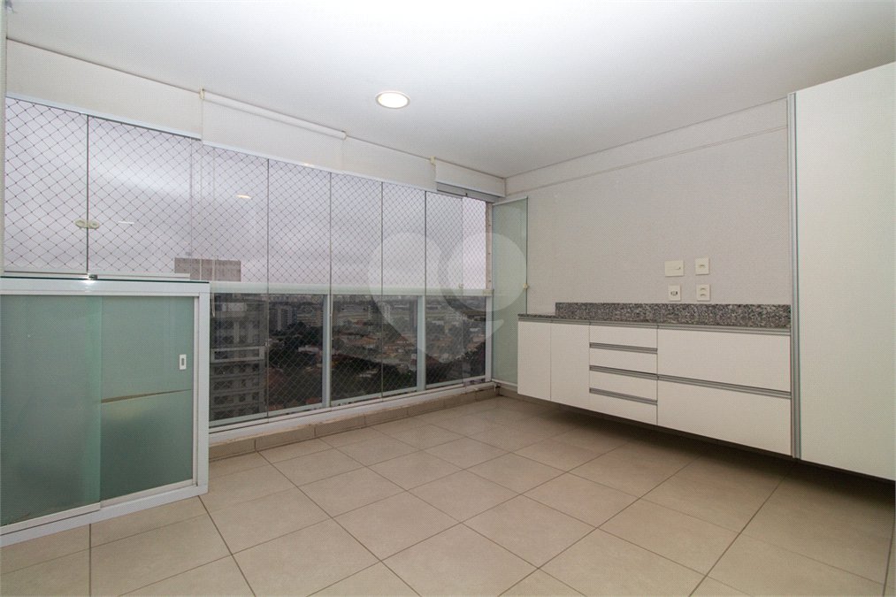 Apartamento com 02 dormitórios, sendo 1 suíte com 02 vagas de garagem