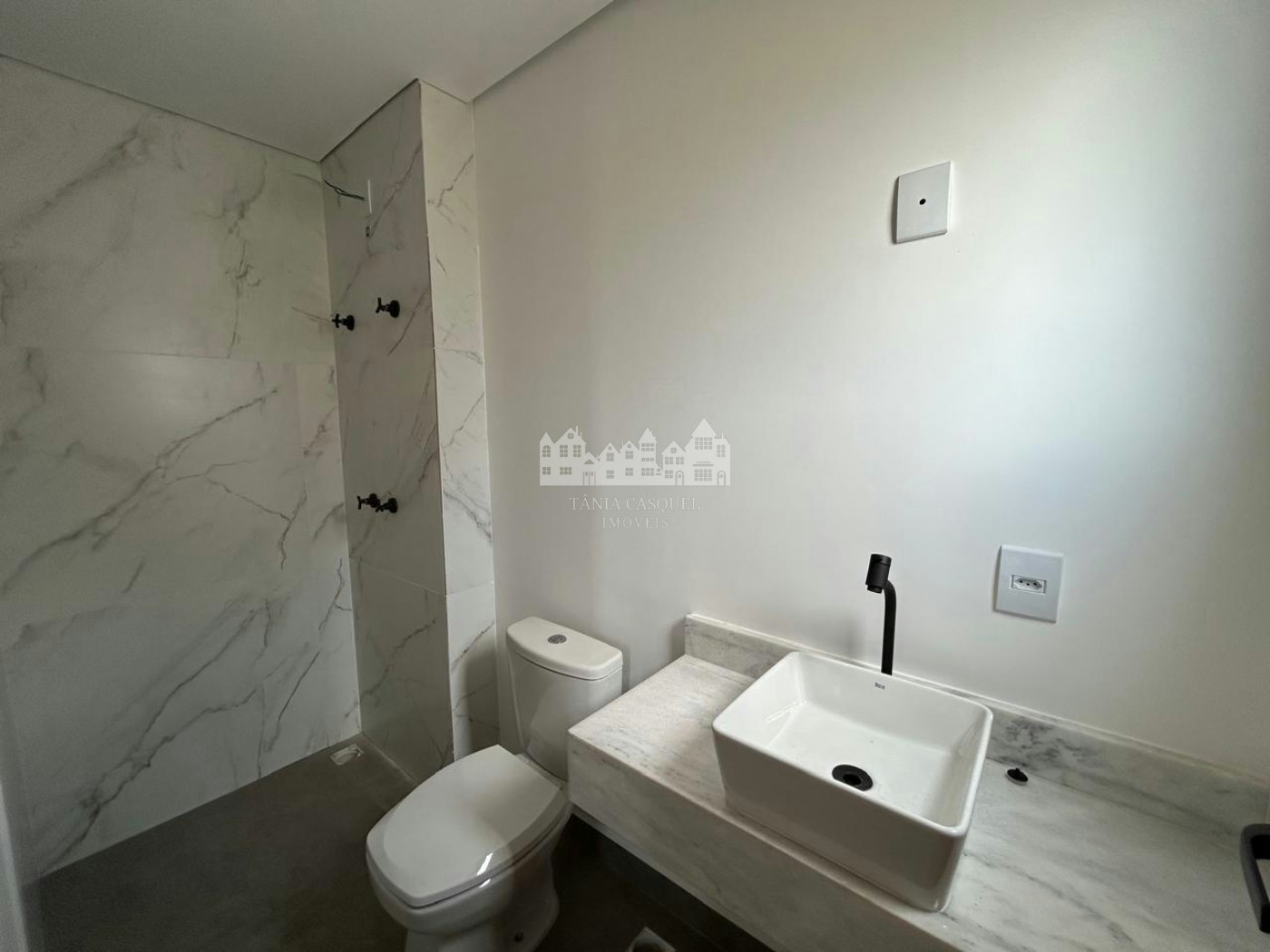 Apartamento à venda com 2 quartos, sendo 2 suítes, no Centro de Atibaia - SP