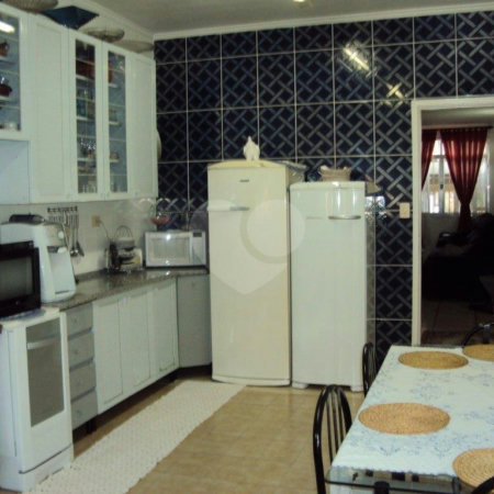 Sobrado a venda com 160 m², 4 quartos e 2 vagas