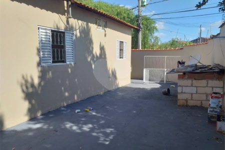 Casa térrea para venda, na cidade de Araraquara/SP.