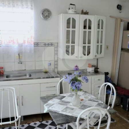 Sobrado na Saúde (2 casas c/2 quartos cada uma/entradas separadas)