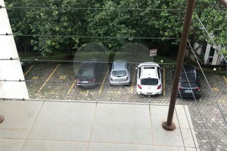 Apartamento em Bragança Paulista com 1 suíte, cozinha americana, varanda, 1 vaga garagem, área lazer com piscina e salão de festas