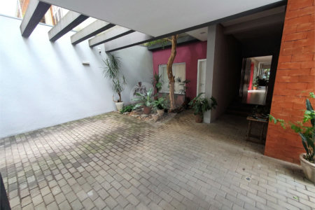 Casa Nova na Saúde c/380m2 de construção - 6 Quartos/4 suítes/4 Vagas na garagem
