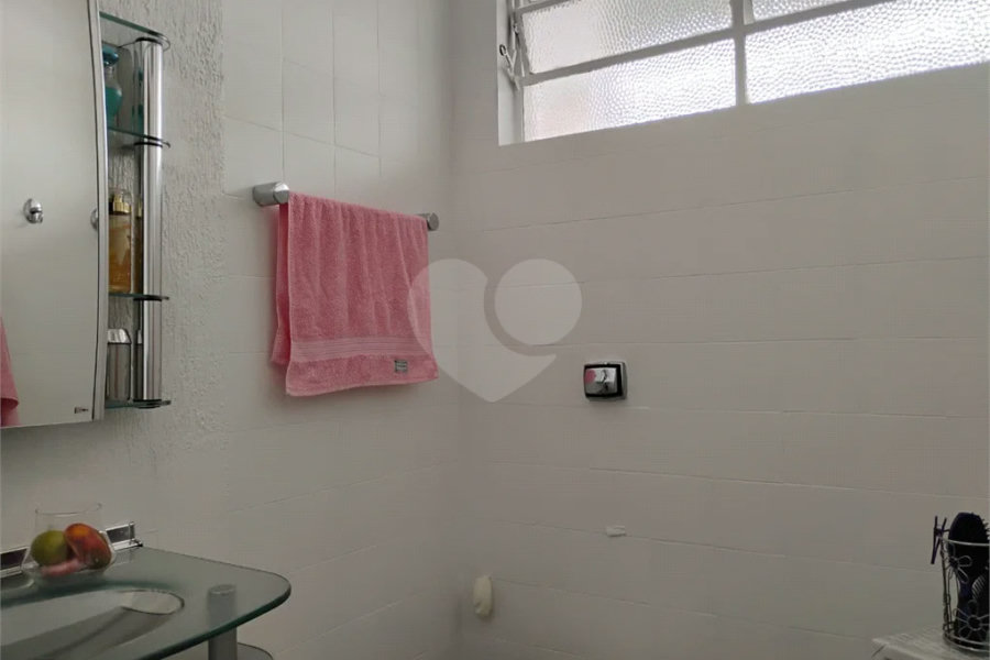 Vende-se apartamento no Jardim Aeroporto com 03 dormitórios
