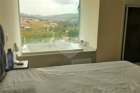 Chácara em Área Rural de Piracaia, com casa principal + 4 kitnets alugadas, excelente localização