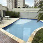 Apartamento de 155 m² com 4 dormitórios, varanda e 2 vagas de garagem. Condomínio com piscinas adulto, infantil e aquecida, lazer e portaria 24 horas.