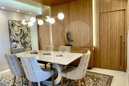 Cobertura à venda na Aclimação de 300m² com 2 vagas.