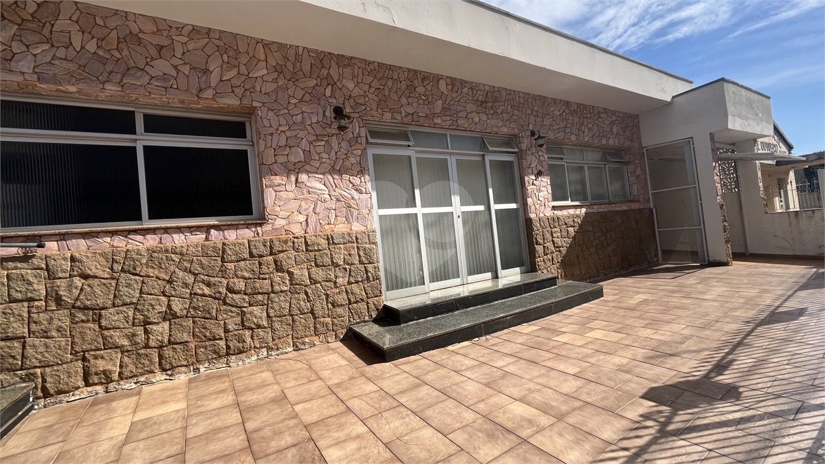 Casa Térrea com 3 dormitórios no Centro de Atibaia