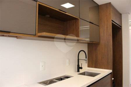 Apartamento 2 dormitórios, 1 suíte, 2 banheiros e 1 vaga de garagem.