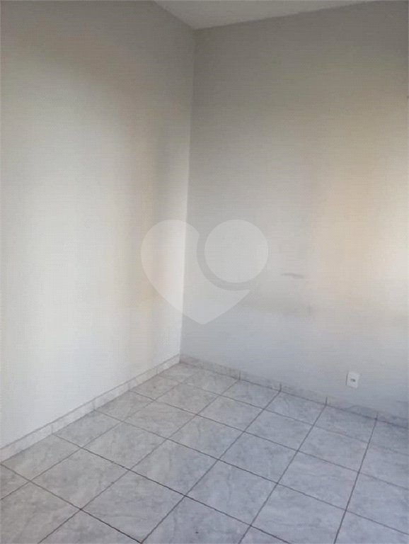 Apartamento no Condomínio Residencial Jardim das Torres.