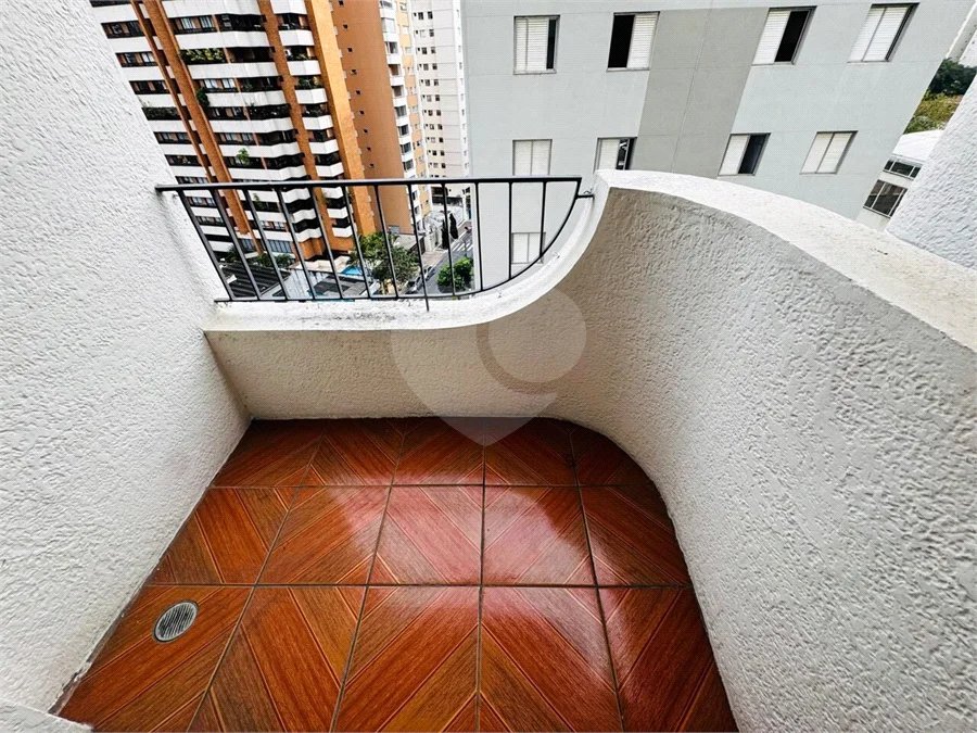 Vende-se Apartamento de 2 Quartos com Sacada na Vila Mascote