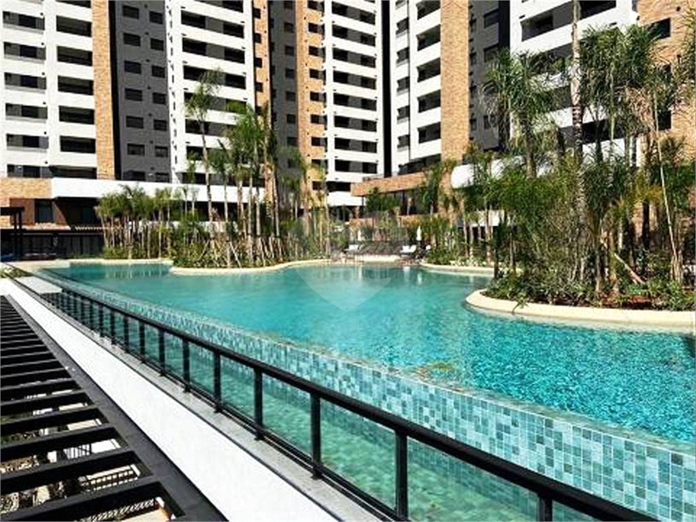 Magnífica Cobertura Penthouse à venda no condomínio Piscine Resort.