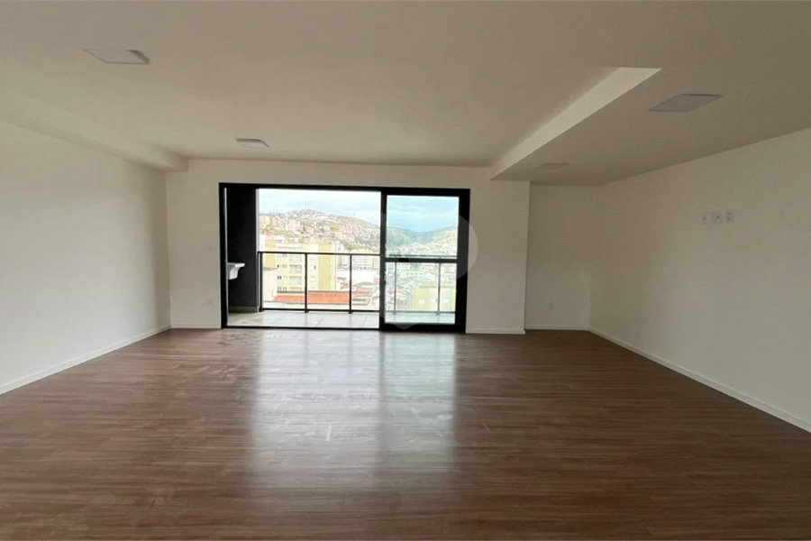 Apartamento à venda com 3 quartos, sendo 3 suítes, no Centro, Poços de Caldas - MG