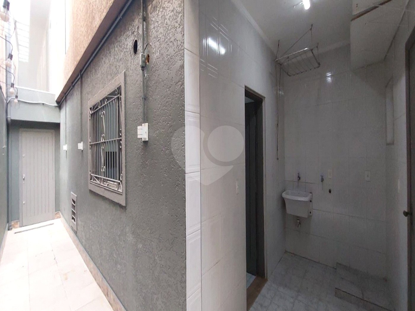 Casa Sobrado à venda de 4 dormitórios sendo 1 suíte e 2 vagas na Saúde