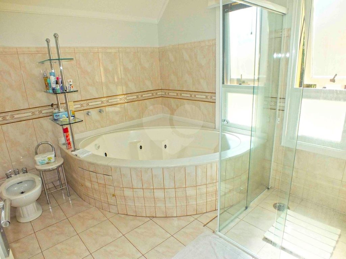 Casa à venda com 5 suítes no condomínio Vilaggio Monte Alegre, São Paulo - SP