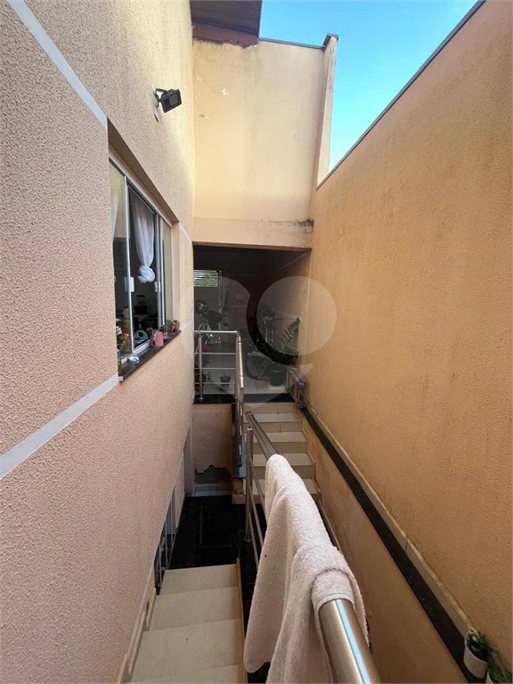 Casa ampla no bairro Terra Rica com 3 pavimentos e excelente estrutura.