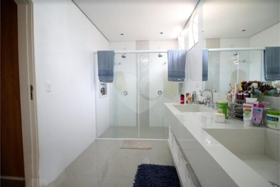 Sobrado excelente com piscina. Espaço gourmet. Salão de festas. Home office. Rua particular
