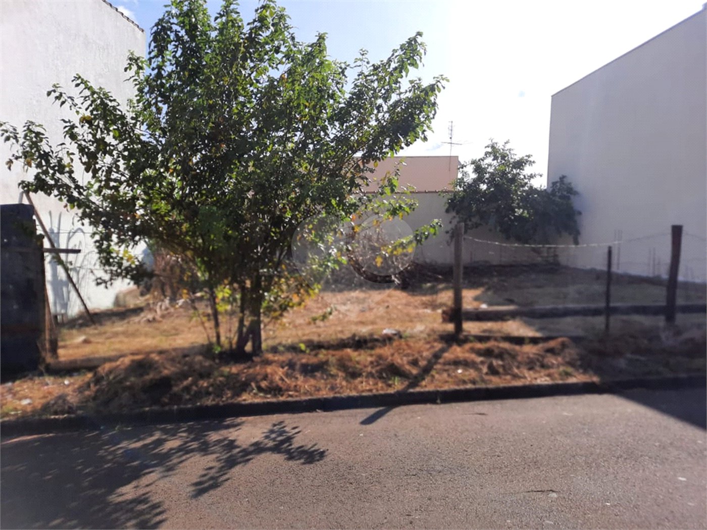 Terreno com 125 m² .