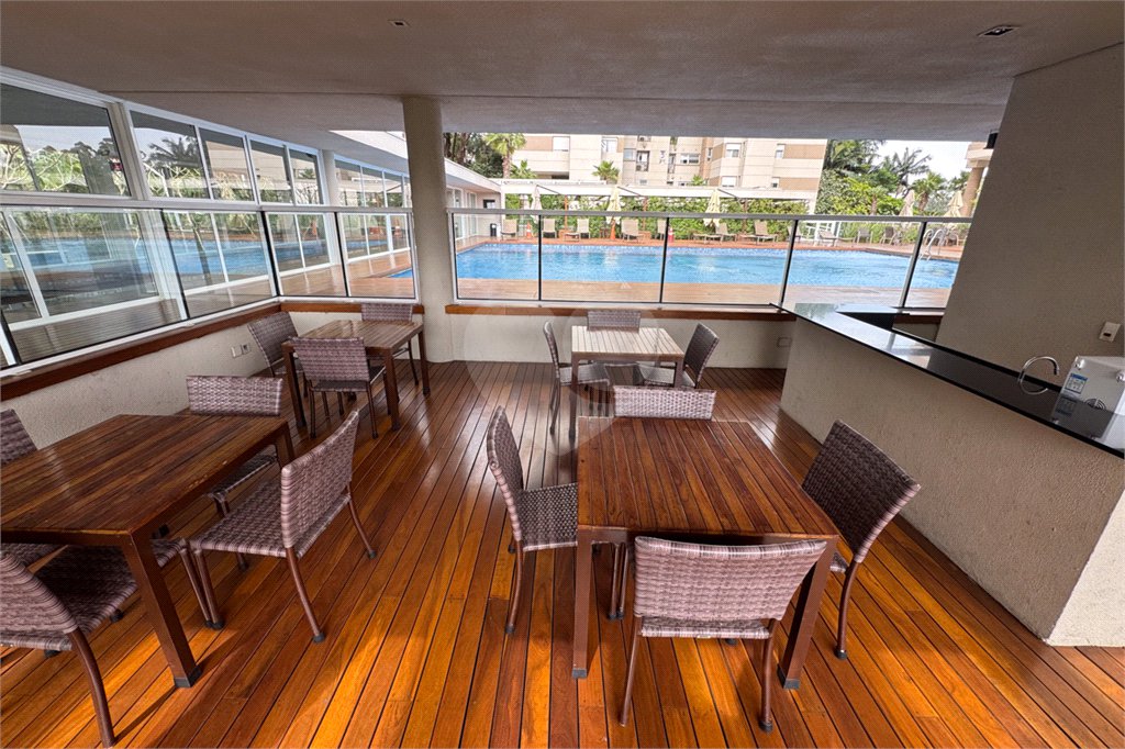 Apartamento de Alto Padrão no Campo Belo para venda com porteira fechada, com 4 dormitórios suítes e 4 vagas com lazer de club.